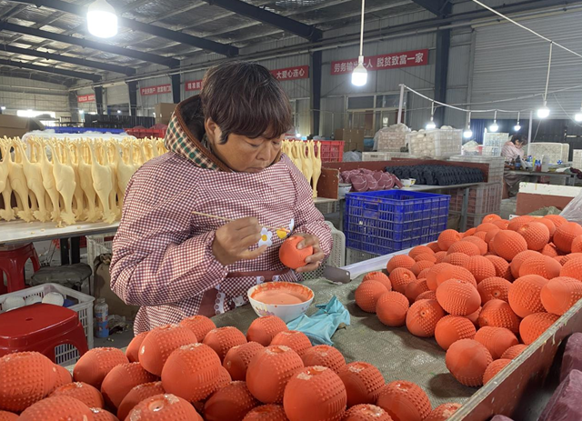 驛城區(qū)老河鄉(xiāng)：“小玩具”做出增收“大文章”